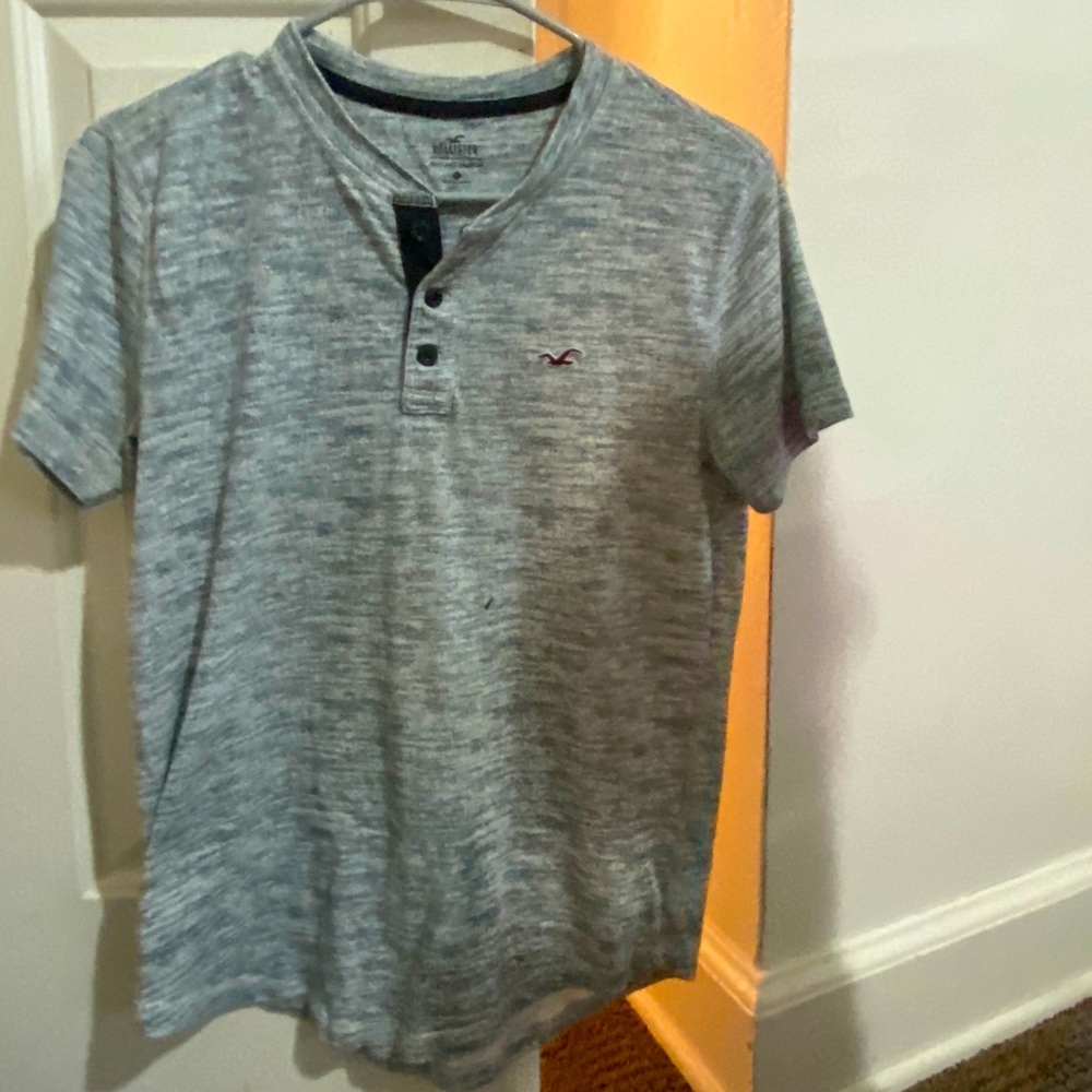 Men’s Hollister Top